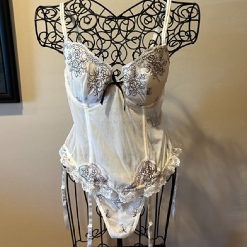 Intimate Icing Bustier Set